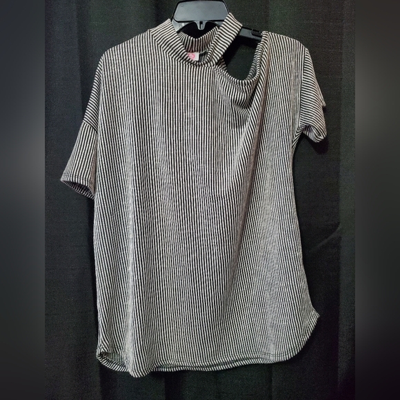 Wanna B Short Sleeve Bare Shoulder Shirt SZ LG - Picture 1 of 5